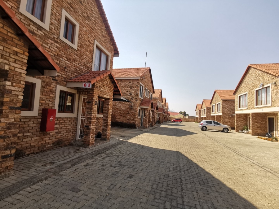 2 Bedroom Property for Sale in Potchefstroom North West